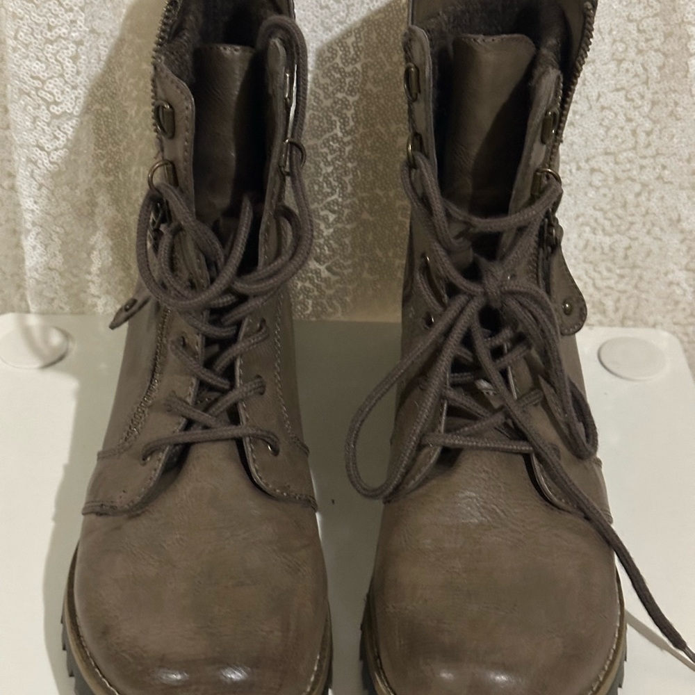 CLIFF’S by White Mountain Taupe Leather Lace-Up Ankle Boots